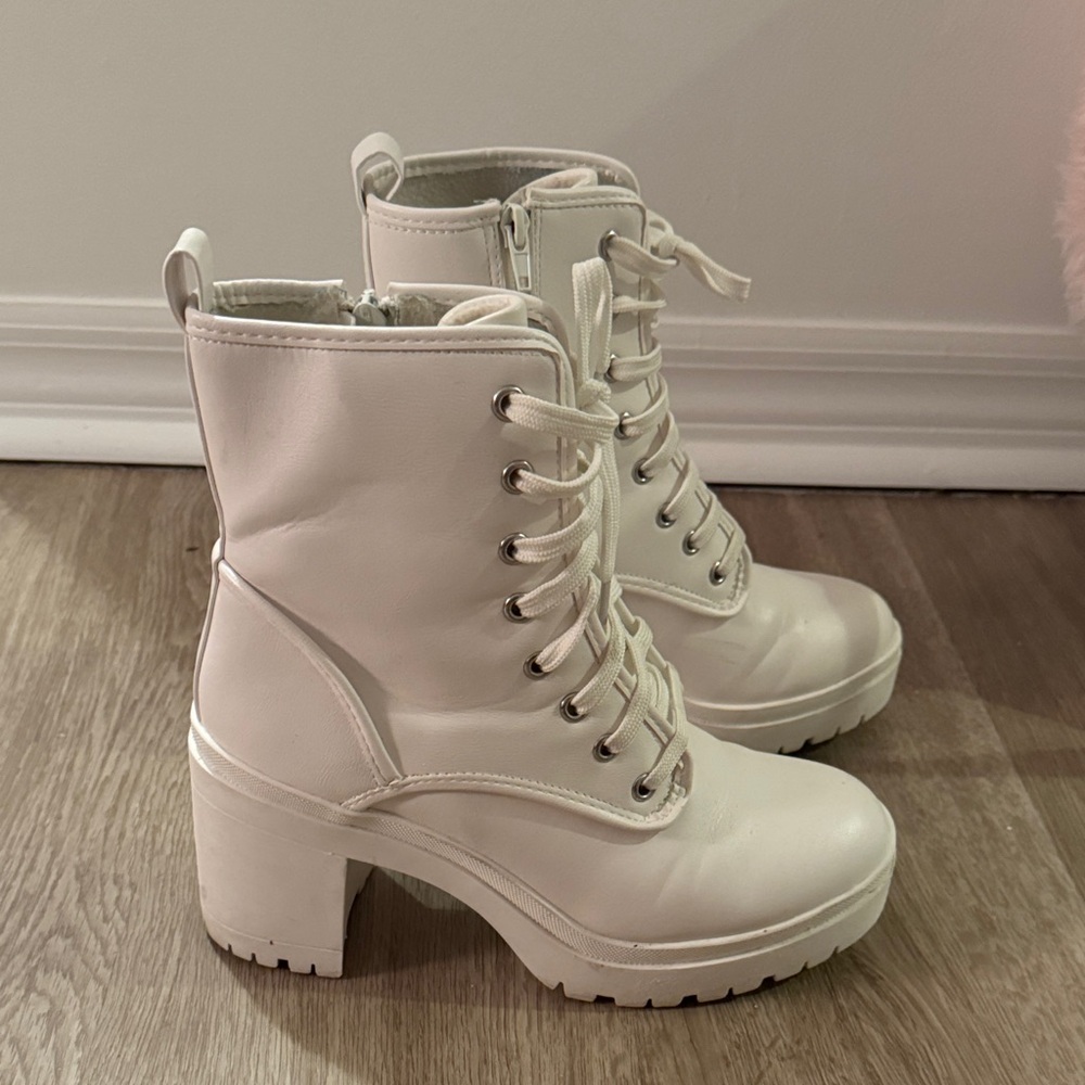 Lulu’s White Lace-Up Chunky Heel Combat Boots - Women's S 7.5 - Picture 1 of 6